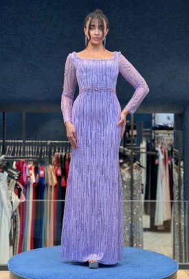 Lila Taş İşlemeli Uzun Abiye – Transparan Kollu Şık Gece Elbisesi