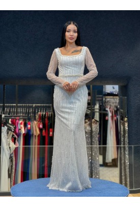 Beyaz Taş İşlemeli Uzun Abiye – Transparan Kollu Şık Gece Elbisesi